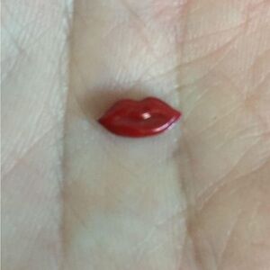 Origami Owl Red Lip-Shaped Charm